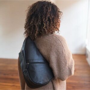 AmeriBag 15" Leather Crossbody Sling Healthy Back Bag in Black
